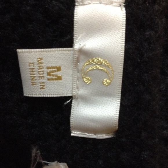 CHARMING-CHARLIE BLACK V NECK SWEATER  WITH V BACK - Picture 3 of 3